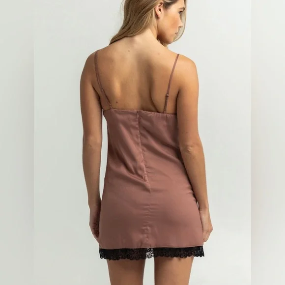 Sky And Sparrow // Lace Slit Slip - Picture 3 of 4